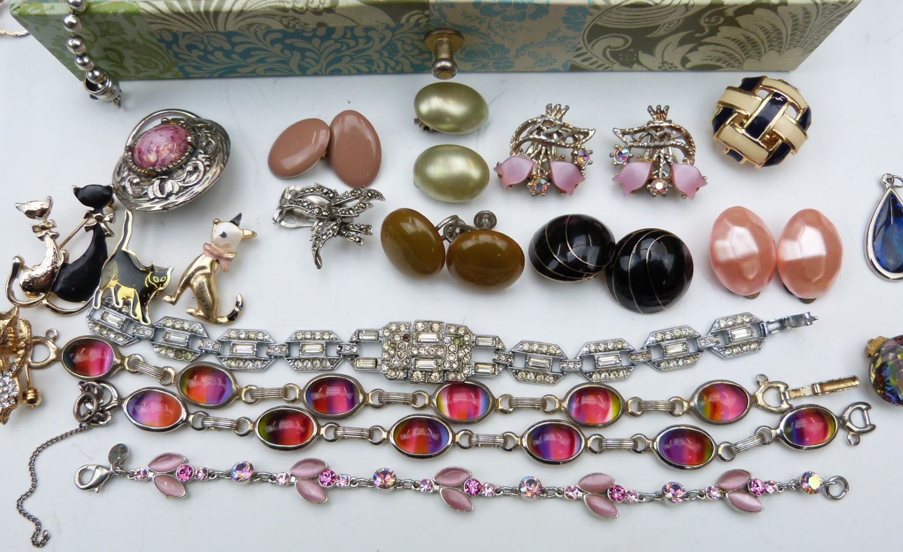 A collection of costume jewellery - Image 5 of 5