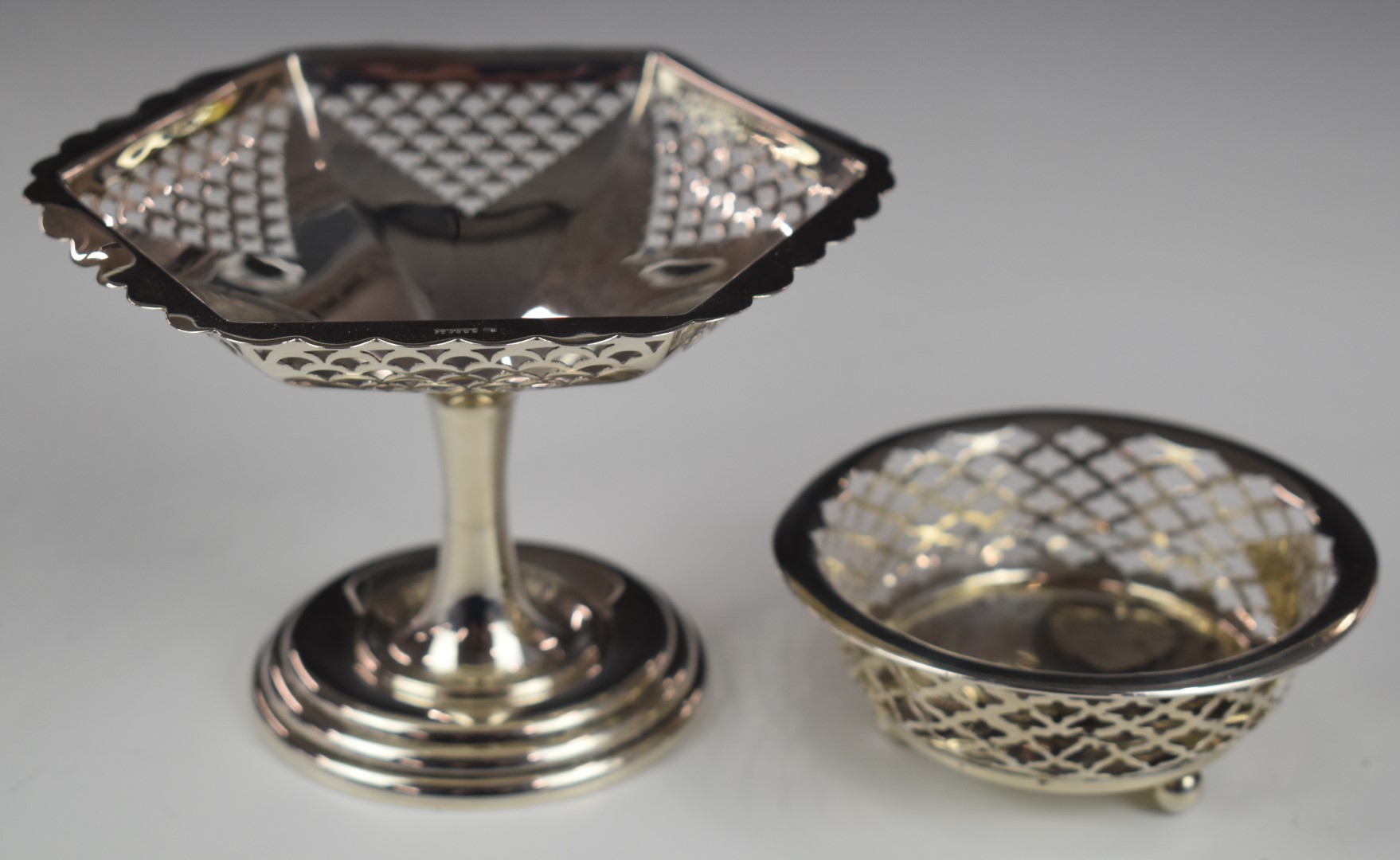 George V hallmarked silver pedestal bon bon dish with pierced decoration, Birmingham 1912, maker A &