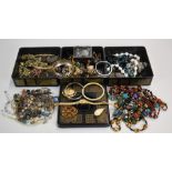 A collection of costume jewellery including vintage necklaces, Victorian locket, brooches, etc