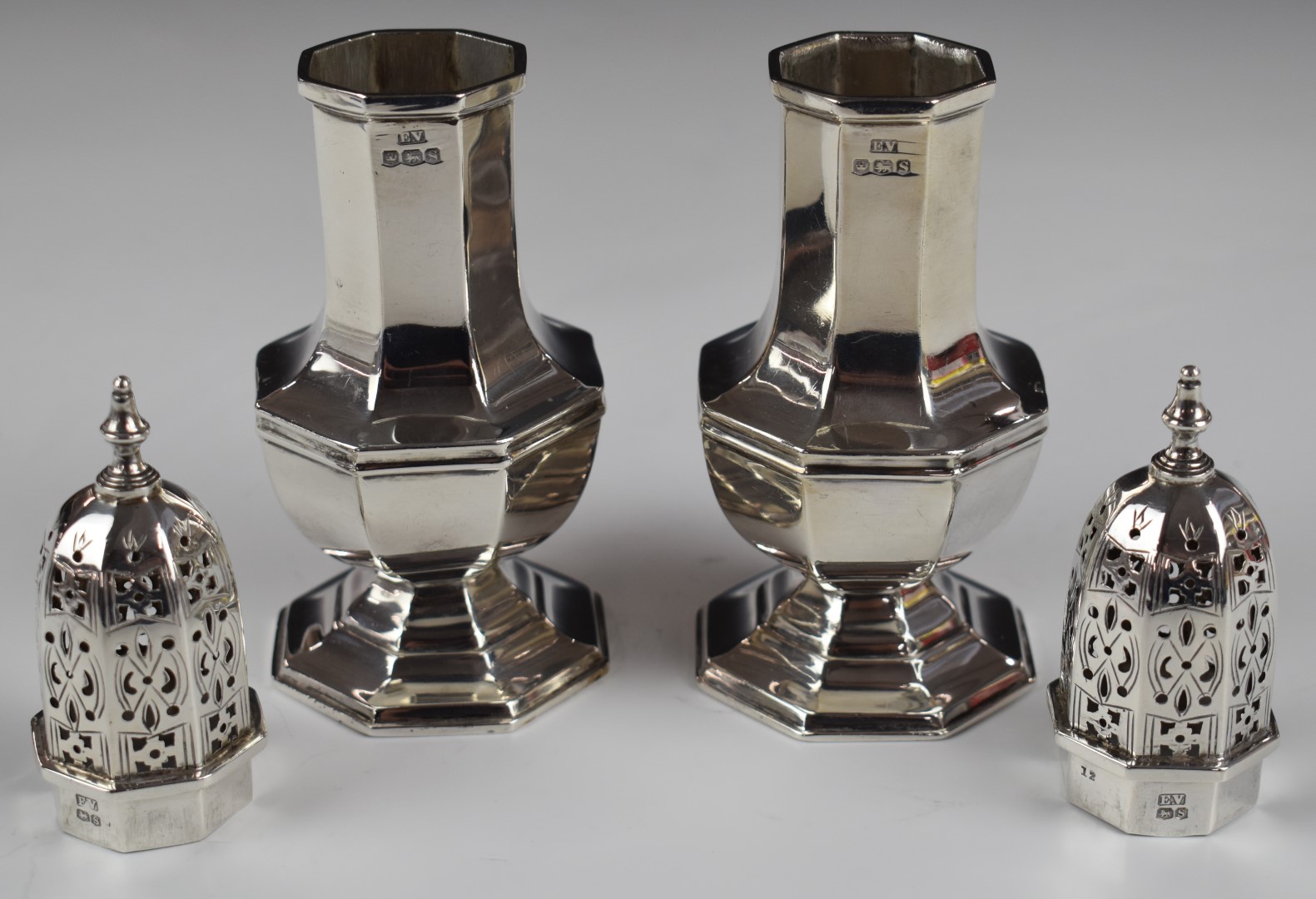 Pair of George V hallmarked silver sugar casters of octagonal baluster form, Sheffield 1935, maker - Image 5 of 5