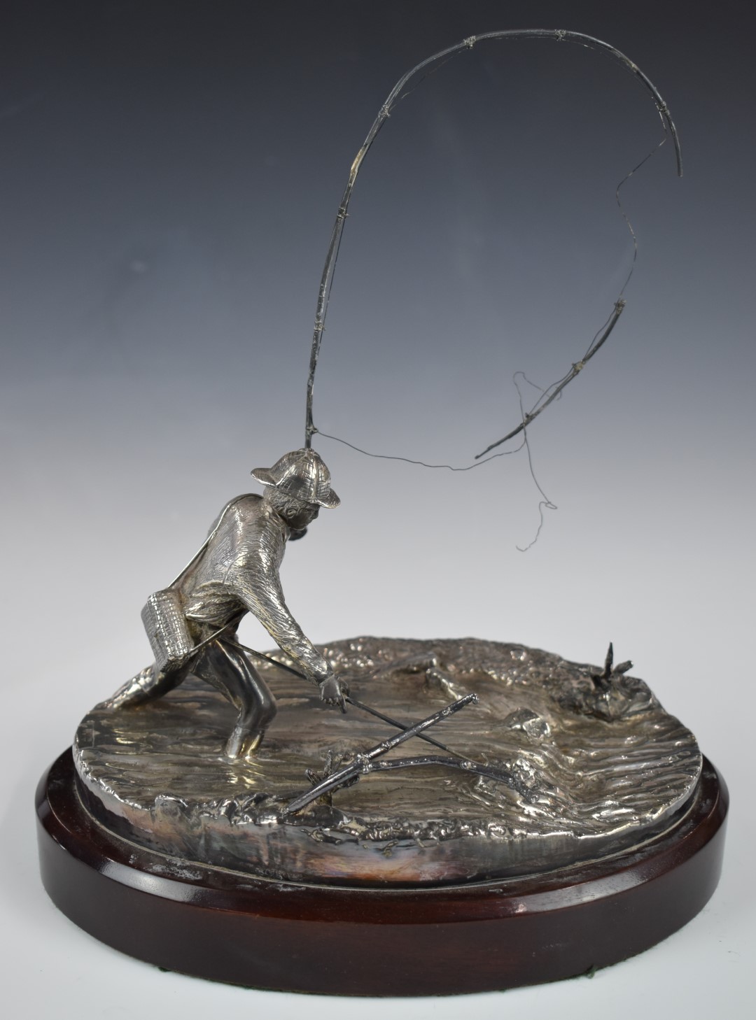 Hallmarked silver model of a fisherman mid stream, London 1981, maker Ammonite Ltd, on wooden - Image 4 of 6