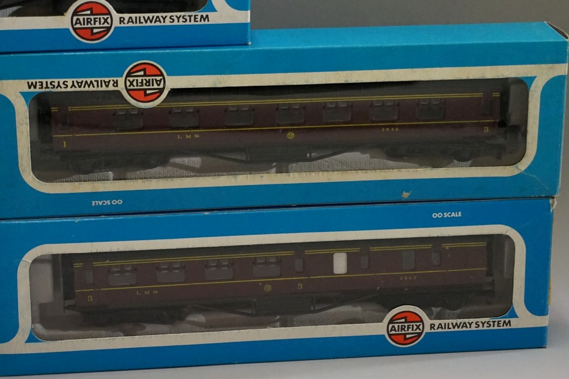 Five Airfix 'OO' gauge LMS coaches, each in Airfix box. (5) - Image 3 of 5
