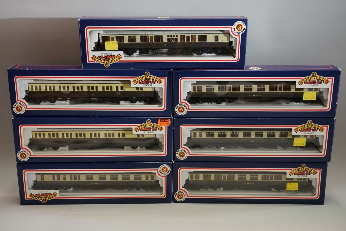 Seven 'OO' gauge GWR coaches, each in Bachmann box. (7)