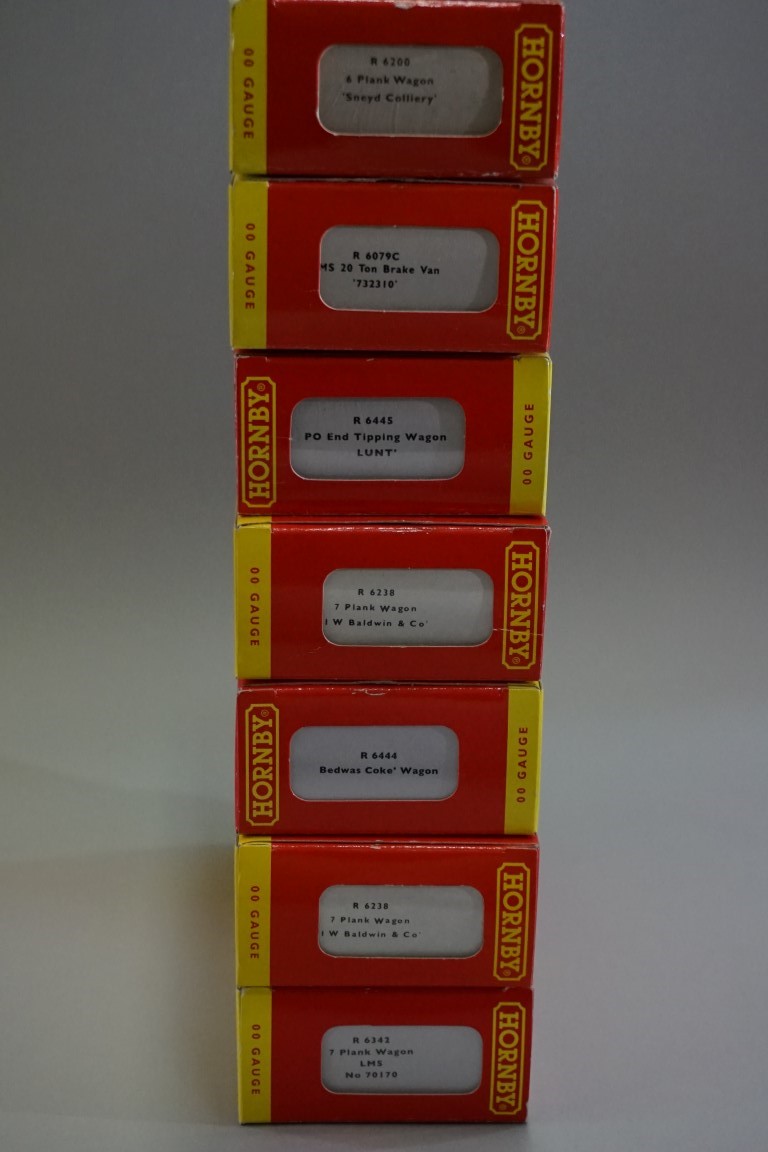 Eleven 'OO' gauge wagons, each in Hornby box. (11) - Image 9 of 12