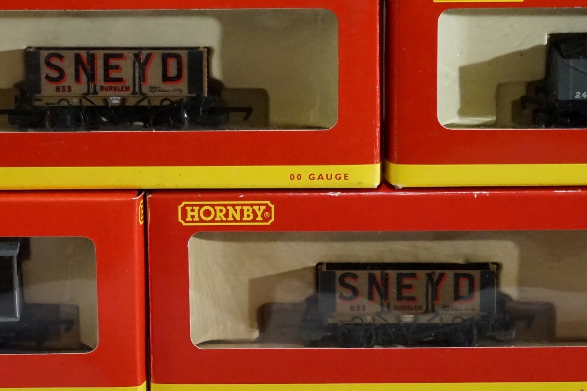 Eleven 'OO' gauge wagons, each in Hornby box. (11) - Image 7 of 12