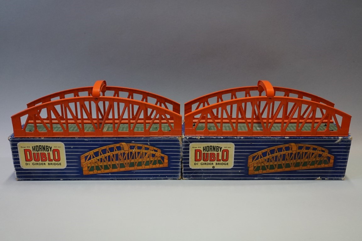 Two Hornby 'Dublo' D1 girder bridges, each in original box. (2)