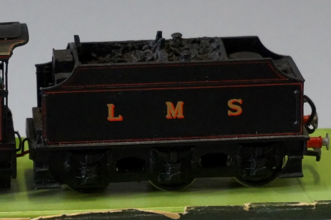 A DJH 'OO' gauge LMS 4-4-0 Fowler 2P Class locomotive 569 and tender, in original Millholme Models - Image 3 of 8