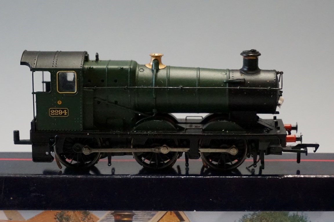 A Bachmann 32-304 'OO' gauge GWR 0-6-0 'Collet Goods' 2251 Class locomotive 2294 and tender, in - Image 4 of 4