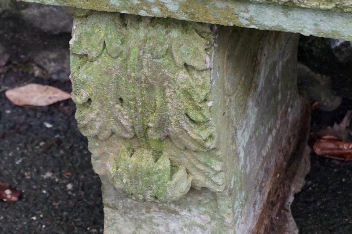 An old reconstituted stone bench, 140cm wide x 40cm deep x 54cm high.Payment must be made in advance - Image 2 of 7