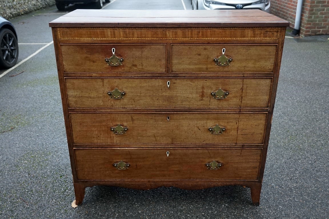 A Georgian mahogany chest of drawers, 117cm wide x 52cm deep x 113.5cm high.Payment must be made