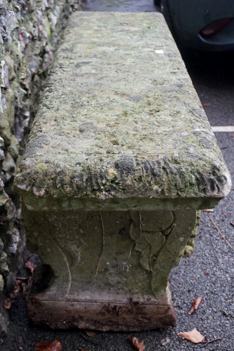 An old reconstituted stone bench, 140cm wide x 40cm deep x 54cm high.Payment must be made in advance - Image 4 of 7