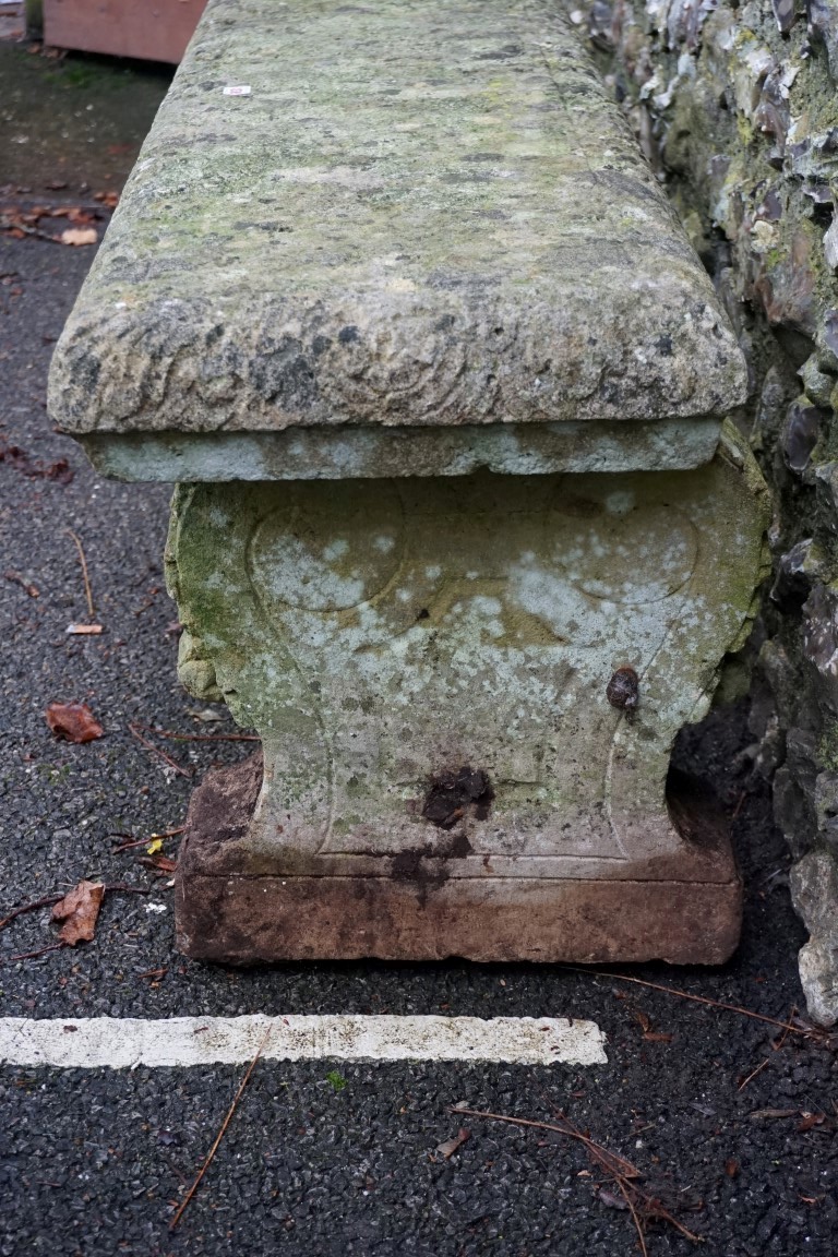 An old reconstituted stone bench, 140cm wide x 40cm deep x 54cm high.Payment must be made in advance - Image 5 of 7