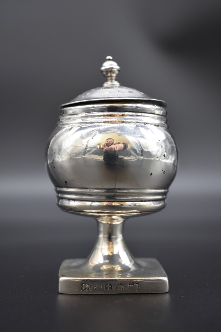 A George III silver pounce pot, London 1794, 9.5cm, 58.9g, (cover unmarked).