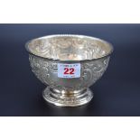 A Victorian silver pedestal bowl, by James Deakin & Sons, Sheffield 1898, 13cm diameter, 149g.