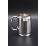 A silver pint mug, by L & W, Sheffield 1945, 12cm high, 275g.