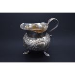 An Edwardian silver cream jug, by William Devenport, Birmingham 1902, 7cm, 100g.