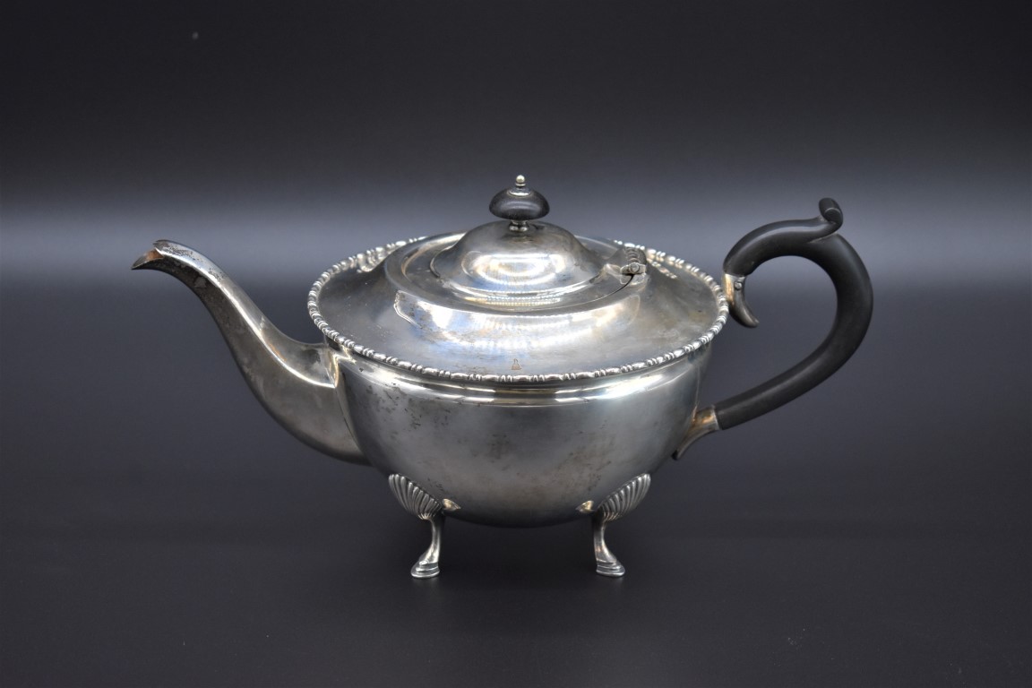 A silver teapot, by Levesley Brothers, Sheffield 1919, 14.5cm high, 670g all in. - Image 2 of 5