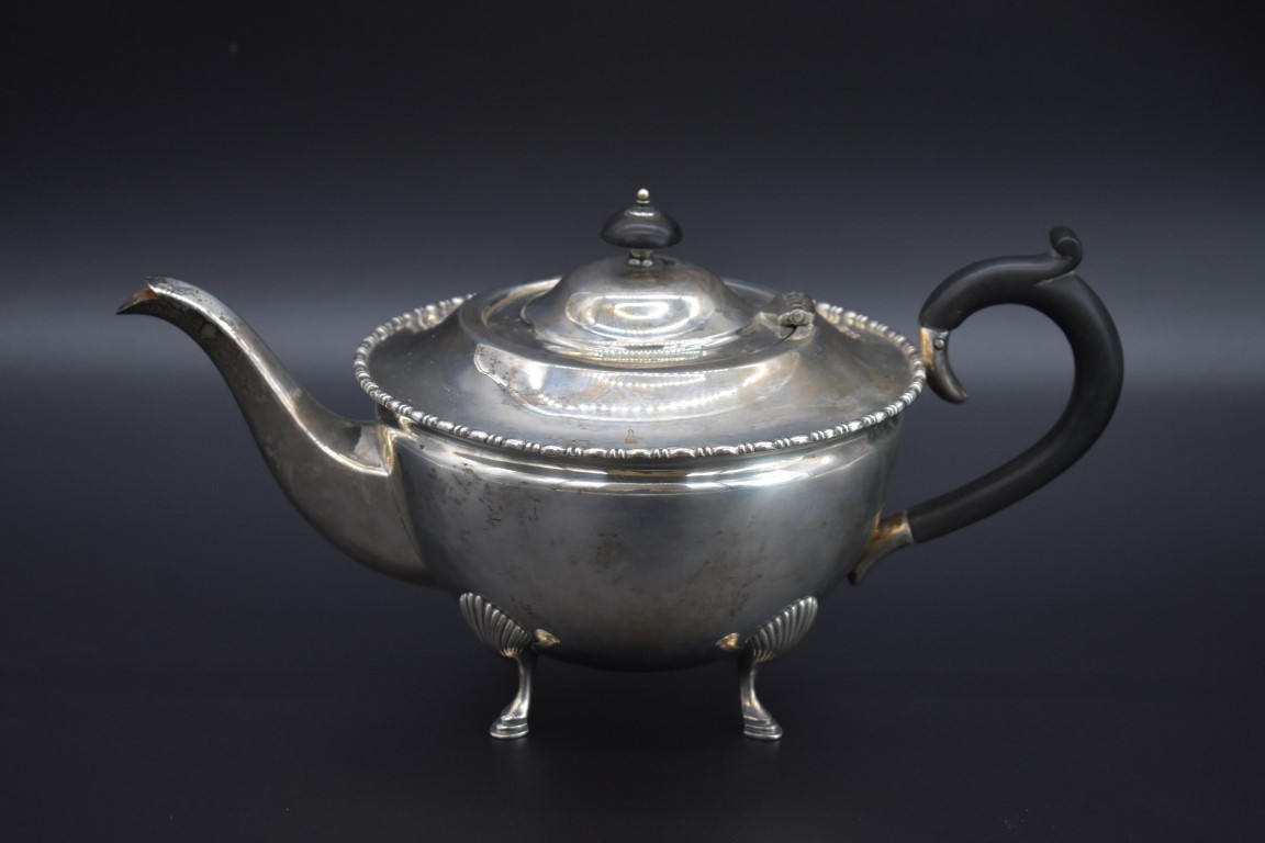 A silver teapot, by Levesley Brothers, Sheffield 1919, 14.5cm high, 670g all in. - Image 3 of 5