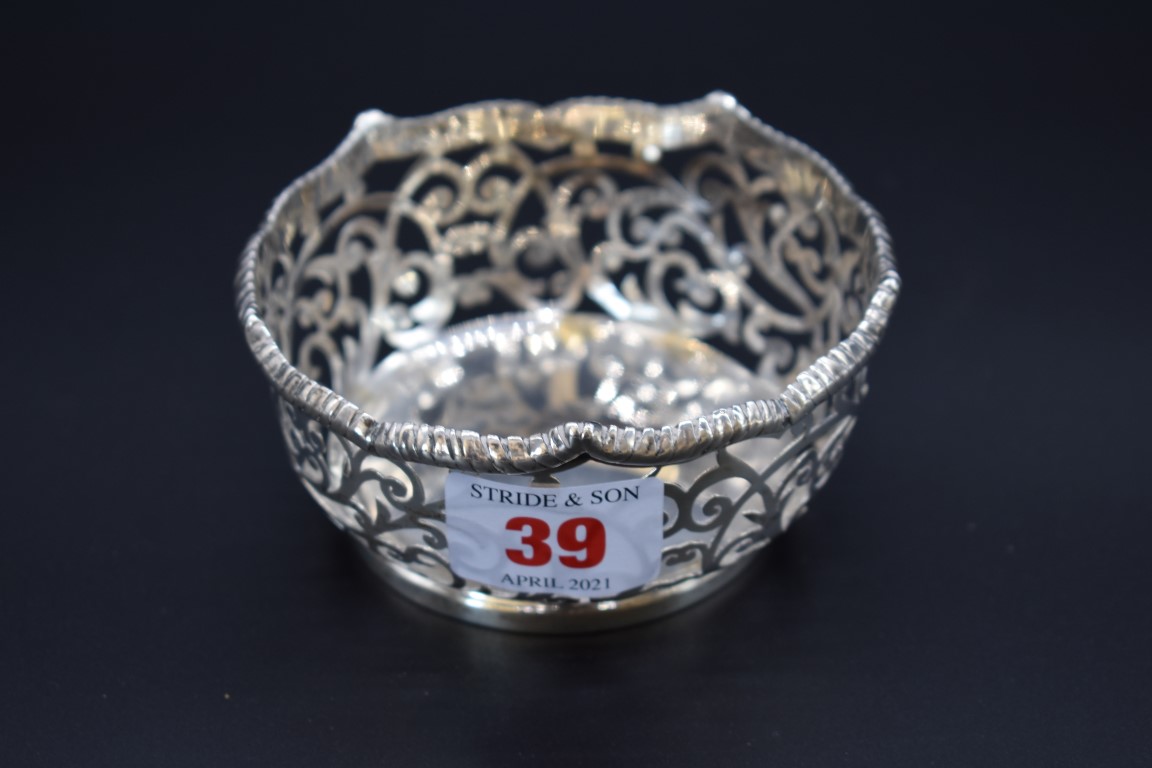 A late Victorian pierced silver bonbon dish, by Carrington & Co, London 1900, 9.8cm diameter, 121g. - Image 3 of 3