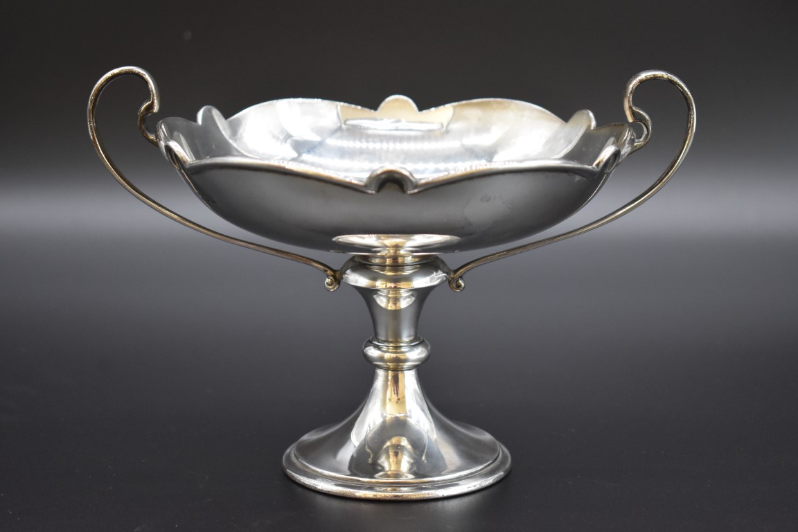 A silver twin handled tazza, by Charles Edwards, London 1913, 17.5cm diameter, 431g. - Image 3 of 4