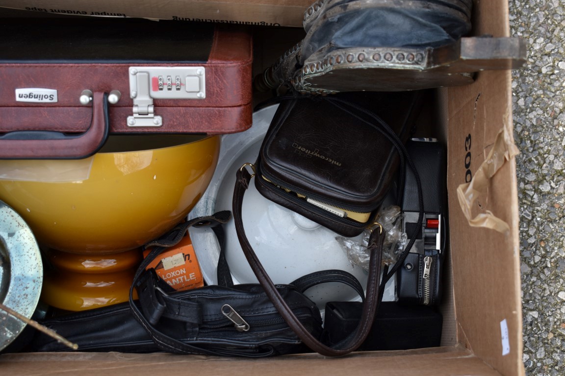 A mixed group of items, to include: a cased set of kitchen knives; an oil lamp; a pottery warming - Image 2 of 4