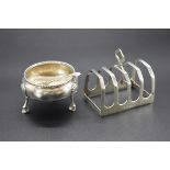 A silver toast rack, by Viners, Sheffield 1932; together with a silver salt and spoon, 130g.