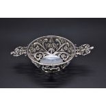 A Victorian pierced silver twin handled bowl, by Sibray, Hall & Co, London 1895, 9cm diameter, 96.