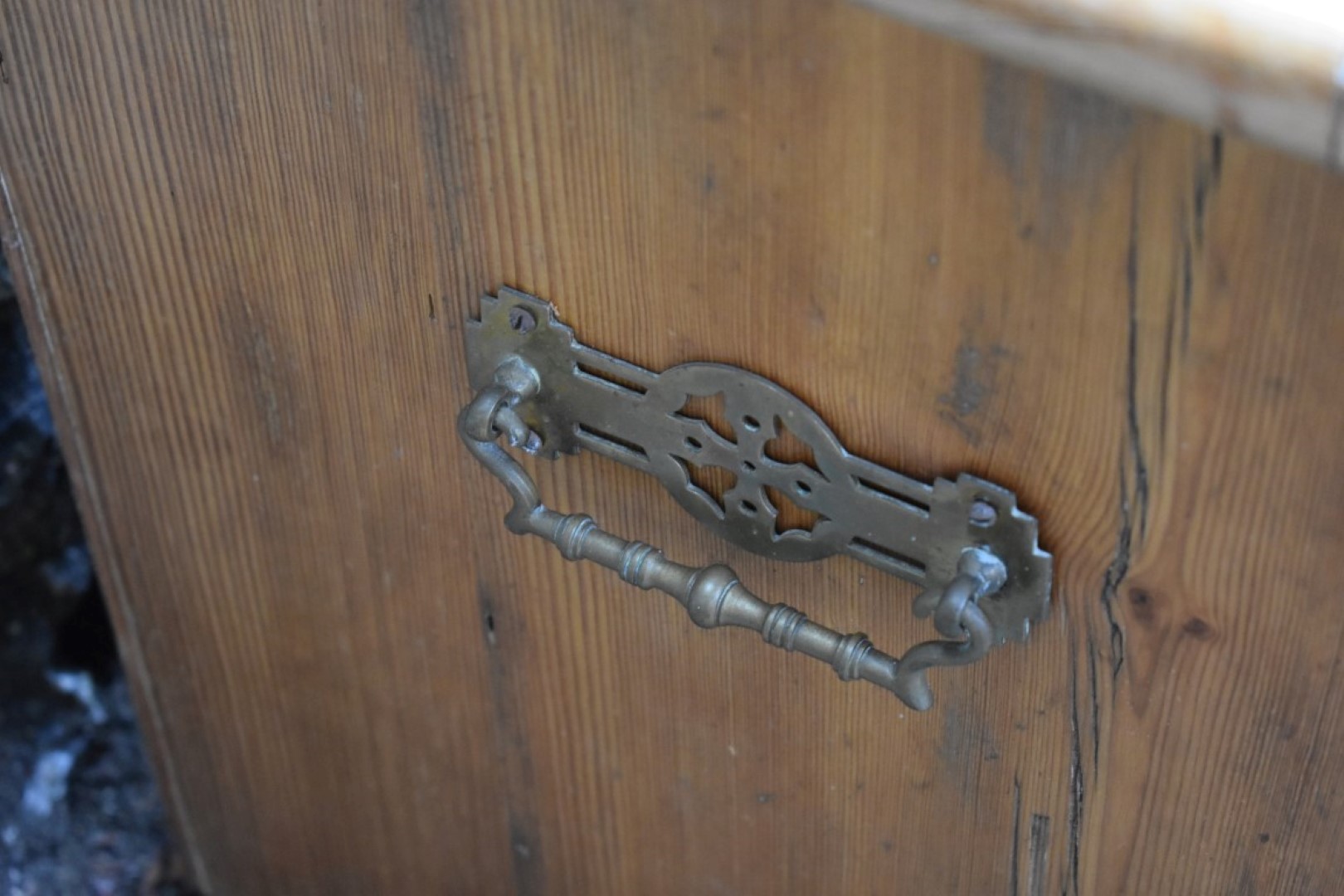 A pine hanging corner cupboard; together with a pine towel airer and a pine coffer. - Image 6 of 8