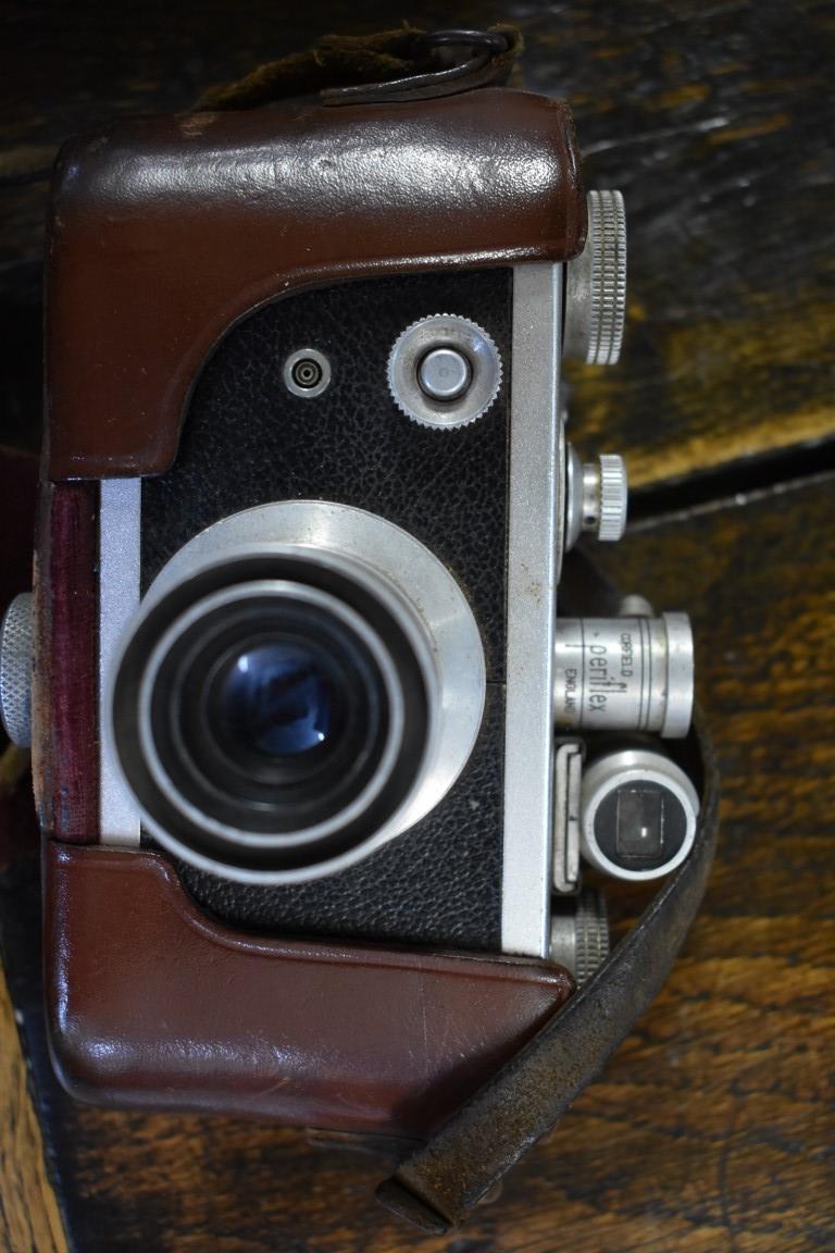 Camers: a Corfield Periflex 1 camera, with Lumar X 1:3.5/50 lens, in leather case, together with - Image 2 of 6