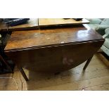 A George III mahogany drop leaf table, 121.5cm wide.