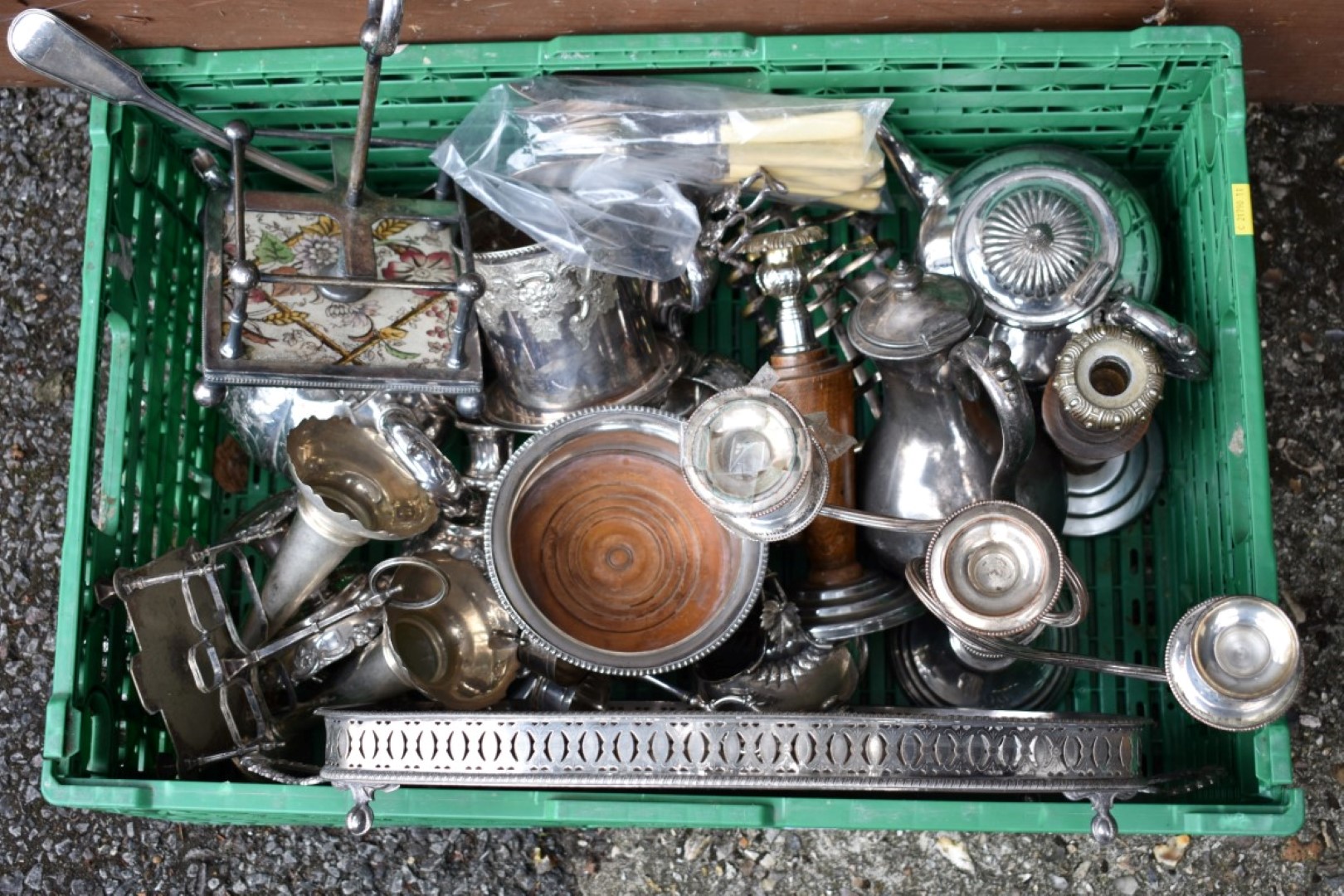 A quantity of silverplate.