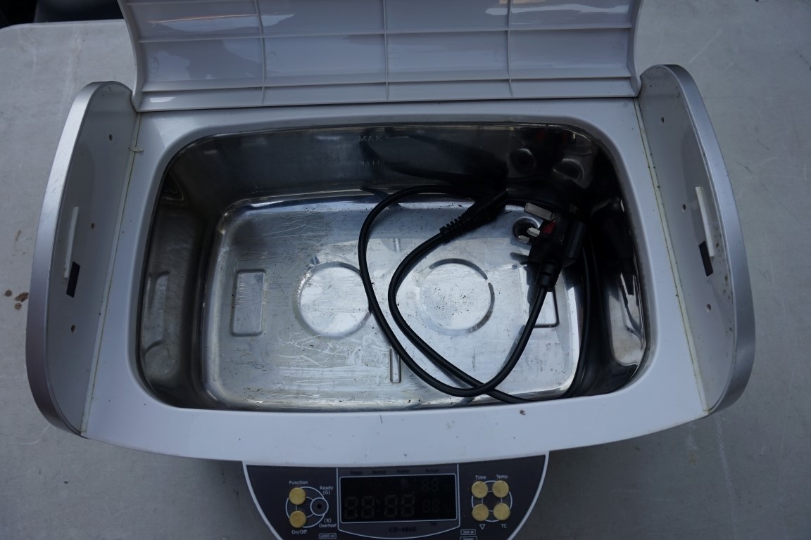 A digital ultrasonic cleaner. - Image 2 of 2