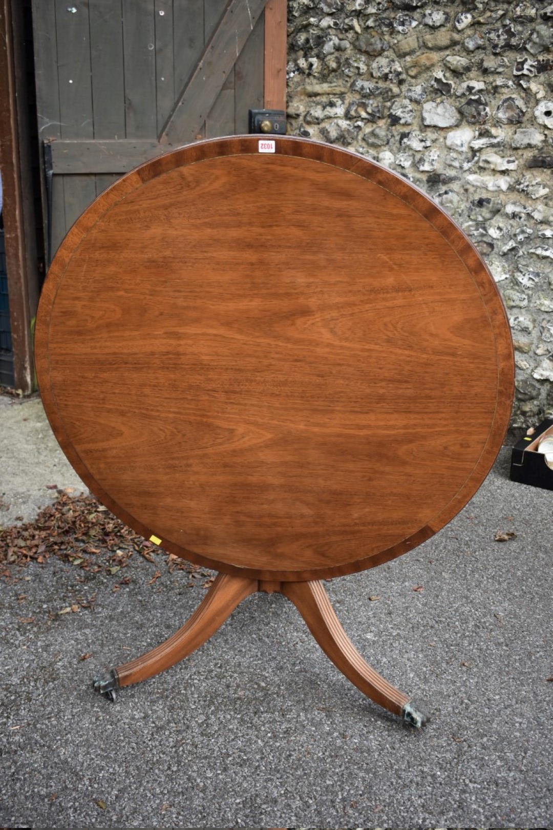 A reproduction mahogany and brass strung circular table, 100cm diameter. - Image 7 of 7