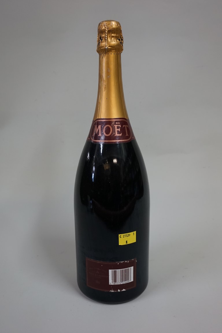 A 1.5 litre magnum bottle of Moet & Chandon Brut Imperial Rose NV champagne. - Image 3 of 3