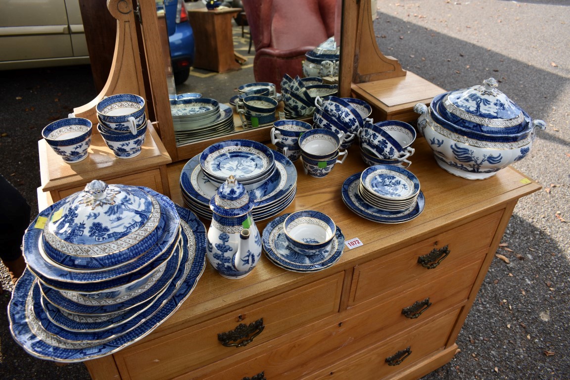 A quantity of Booths 'Real Old Willow' tea and dinnerware.