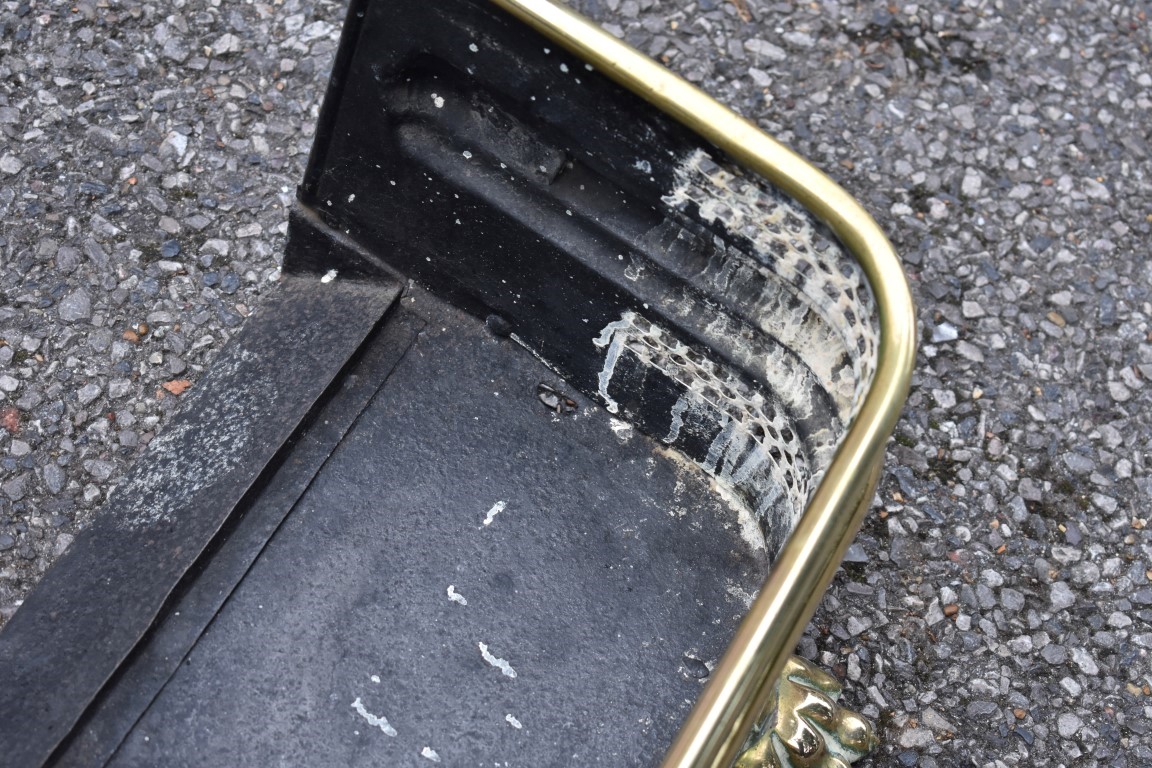 A brass fire fender, 103cm wide; together with a folding cake stand. - Image 4 of 5