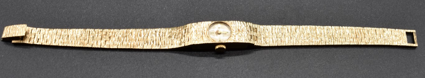 A vintage 9ct gold Accurist manual wind ladies bracelet watch, 22.2g.