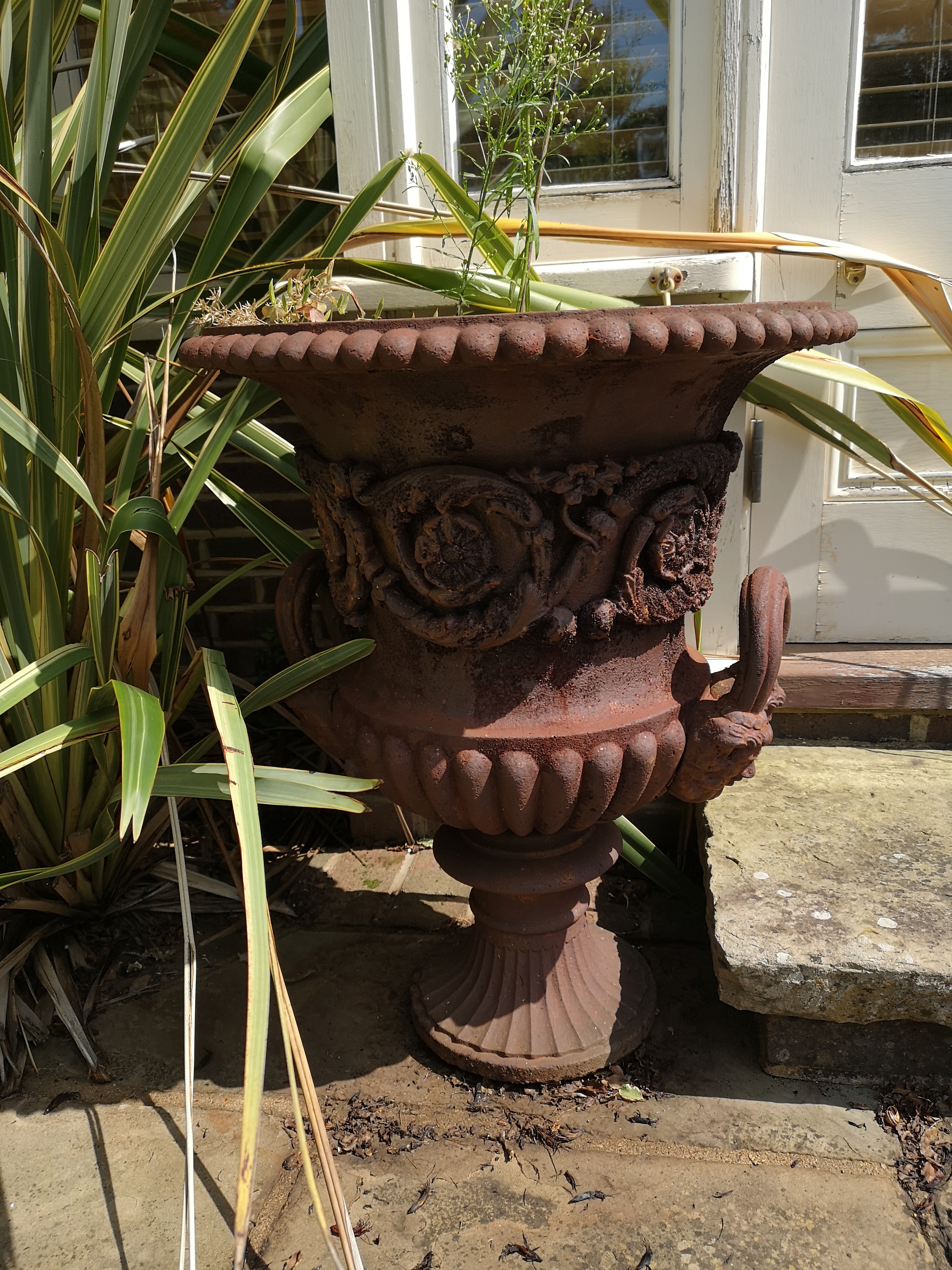 A pair of Handyside Foundry cast iron urns - Image 2 of 2