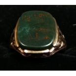 9ct gold ring 5.6g Green blood stone clear hallmarks clean condition Size P