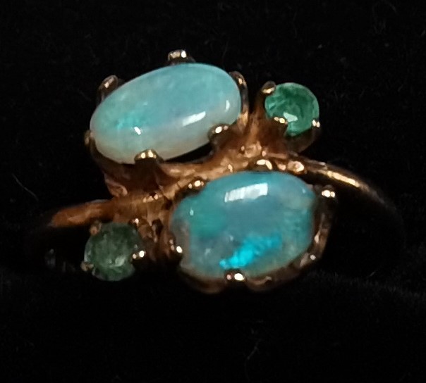 9ct gold 1950s ring 2 x oval opals flanked by 2 green stones size I/ J