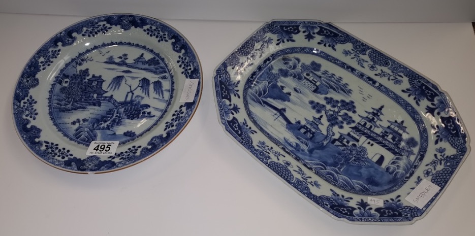 2 x Early Chinese Blue & White willow style plates ( chip to circular plate ) - Image 4 of 8