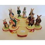 Royal Doulton Bunnykins Robin Hood Full Set base and original box ( excellent condition )