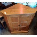 Acornman corner cupboard 90cm - Mouseman interest