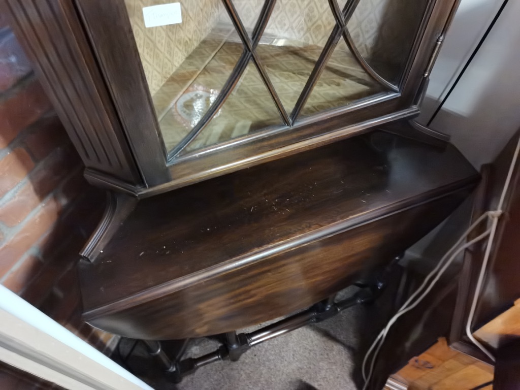 Mahogany corner cupboard with table below - Image 2 of 2