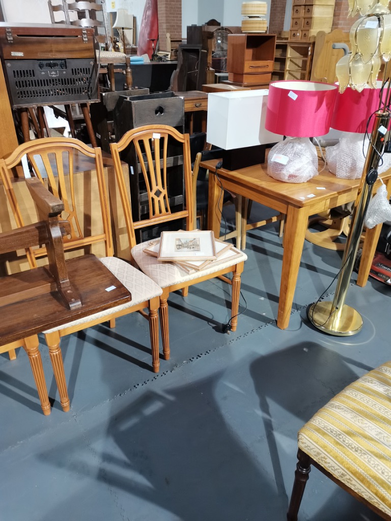 Display Cab, Chairs etc. Repro Pine Din. Table, Brass Standard Lamp & 4 Table Lamps - Image 4 of 4