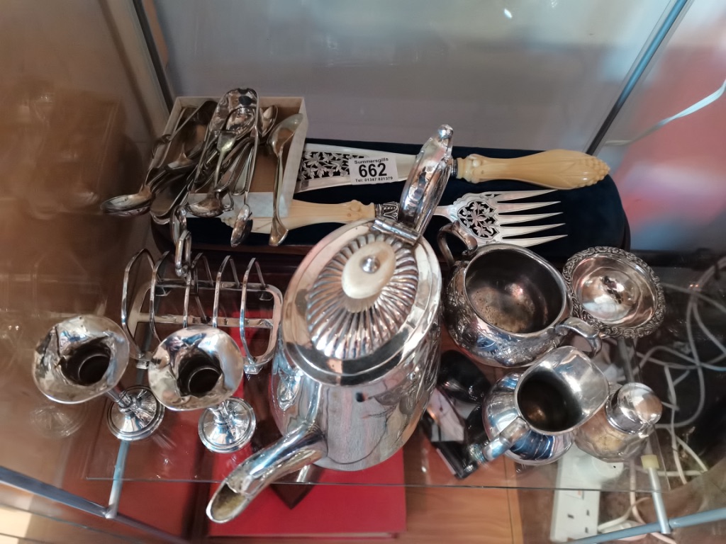 Silver & Plated items 118g approx.