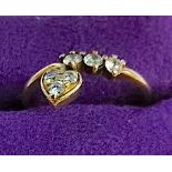 9ct gold 375 vintage ring 3 white stones offset with heart shape with 3 white stones ring size O