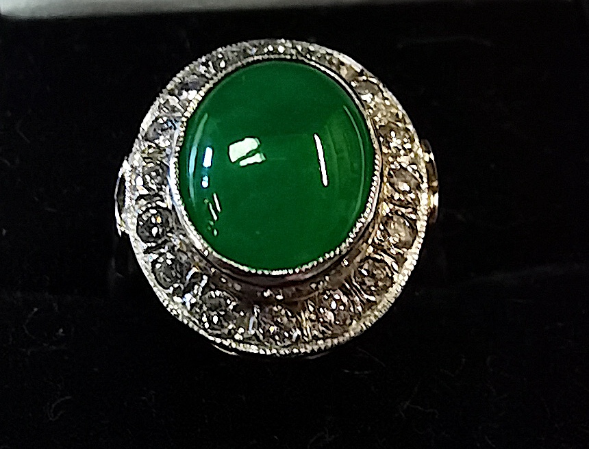 18ct ring yellow gold with 5ct Coubochon green centre stone encrusted with white diamonds size N - Image 2 of 4