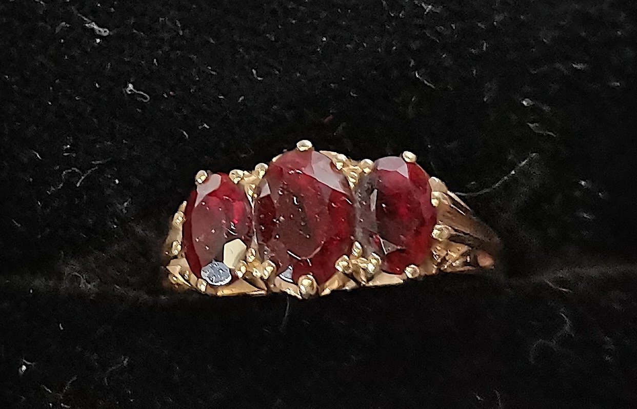 9ct ornate ring ornate decoration with 3 large red stones size M