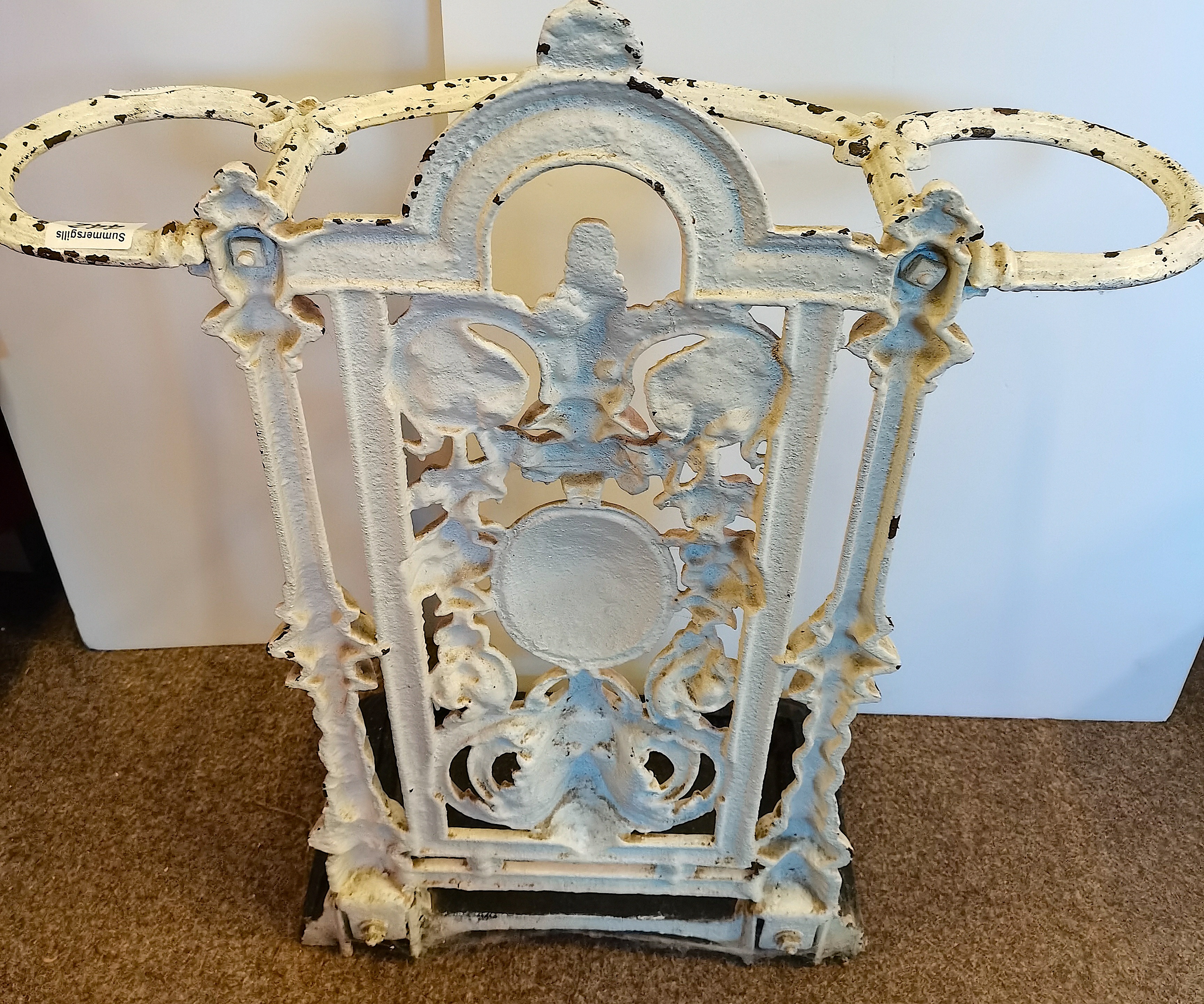 Cast iron umbrella stand - Image 2 of 2